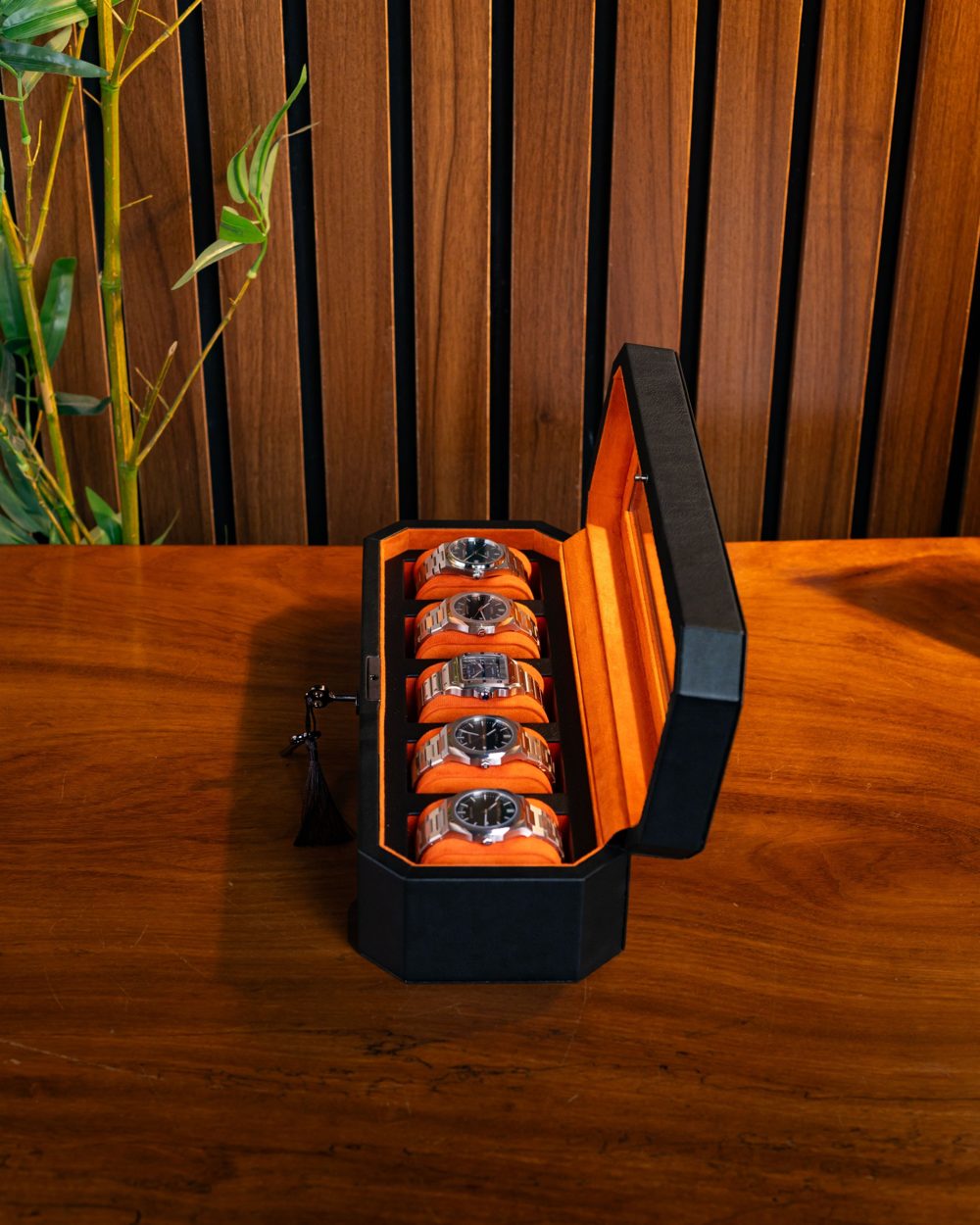 The Duchess open from the side, lid up, five watches inside